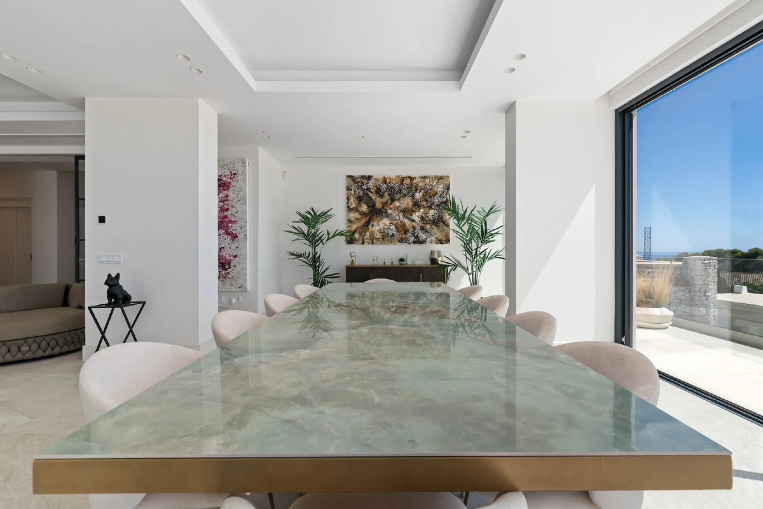 Marbella – Exceptional Contemporary Villa, Sold Furnished, in the Exclusive Rio Real Area, Next to the Golf