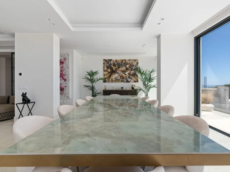 Marbella – Exceptional Contemporary Villa, Sold Furnished, in the Exclusive Rio Real Area, Next to the Golf