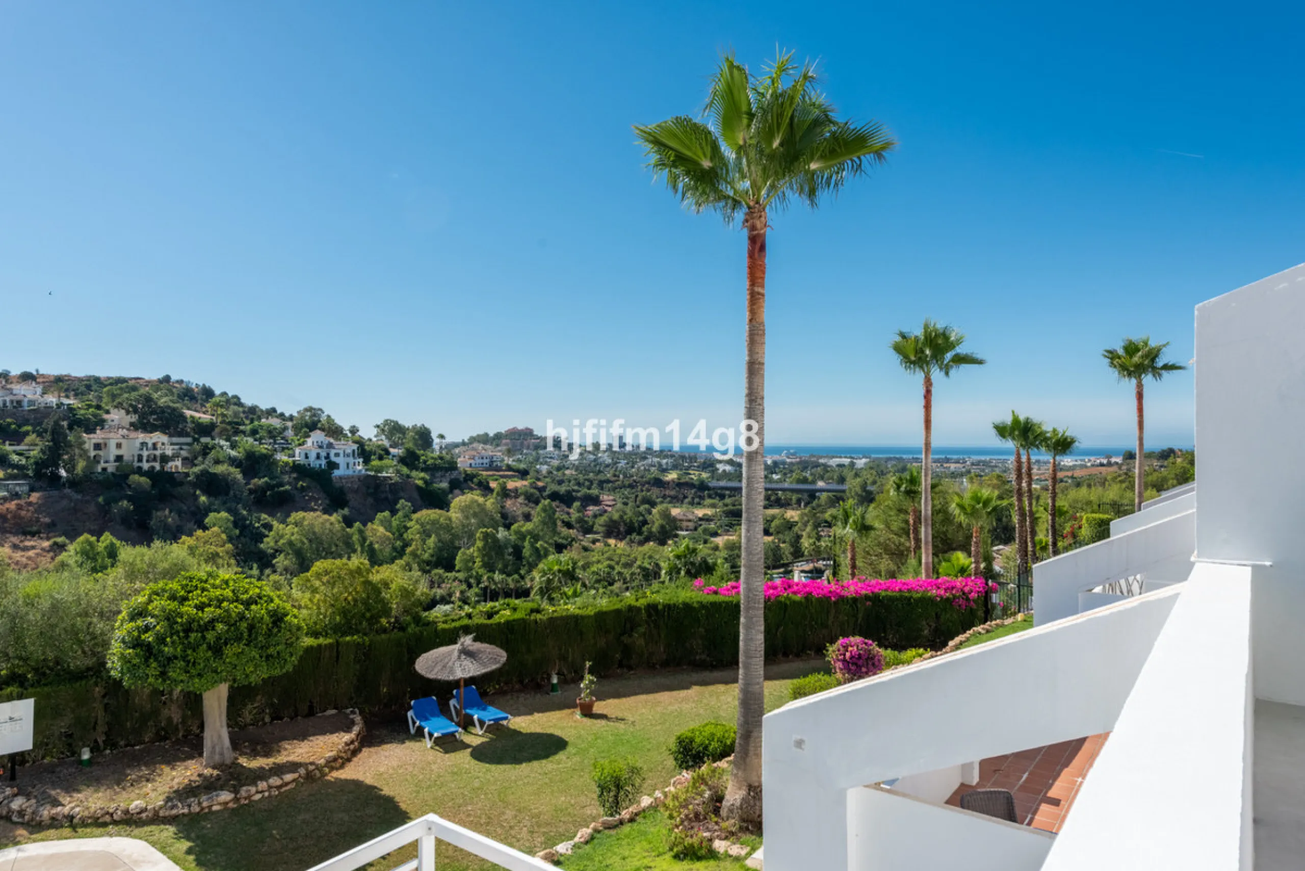Apartment - Middle Floor Apartment в продаже в Benahavís, Málaga. В доме 3 спален и 2 ванных комнат. Площадь дома 86 м²