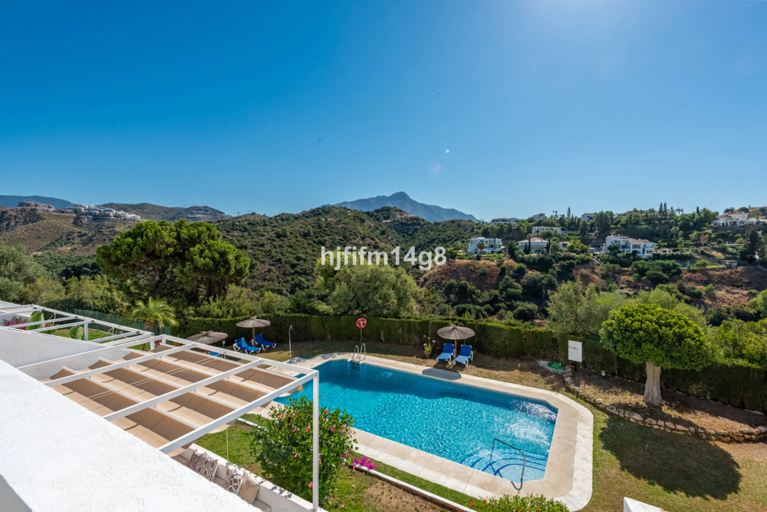 Apartment - Middle Floor Apartment в продаже в Benahavís, Málaga. В доме 3 спален и 2 ванных комнат. Площадь дома 86 м²