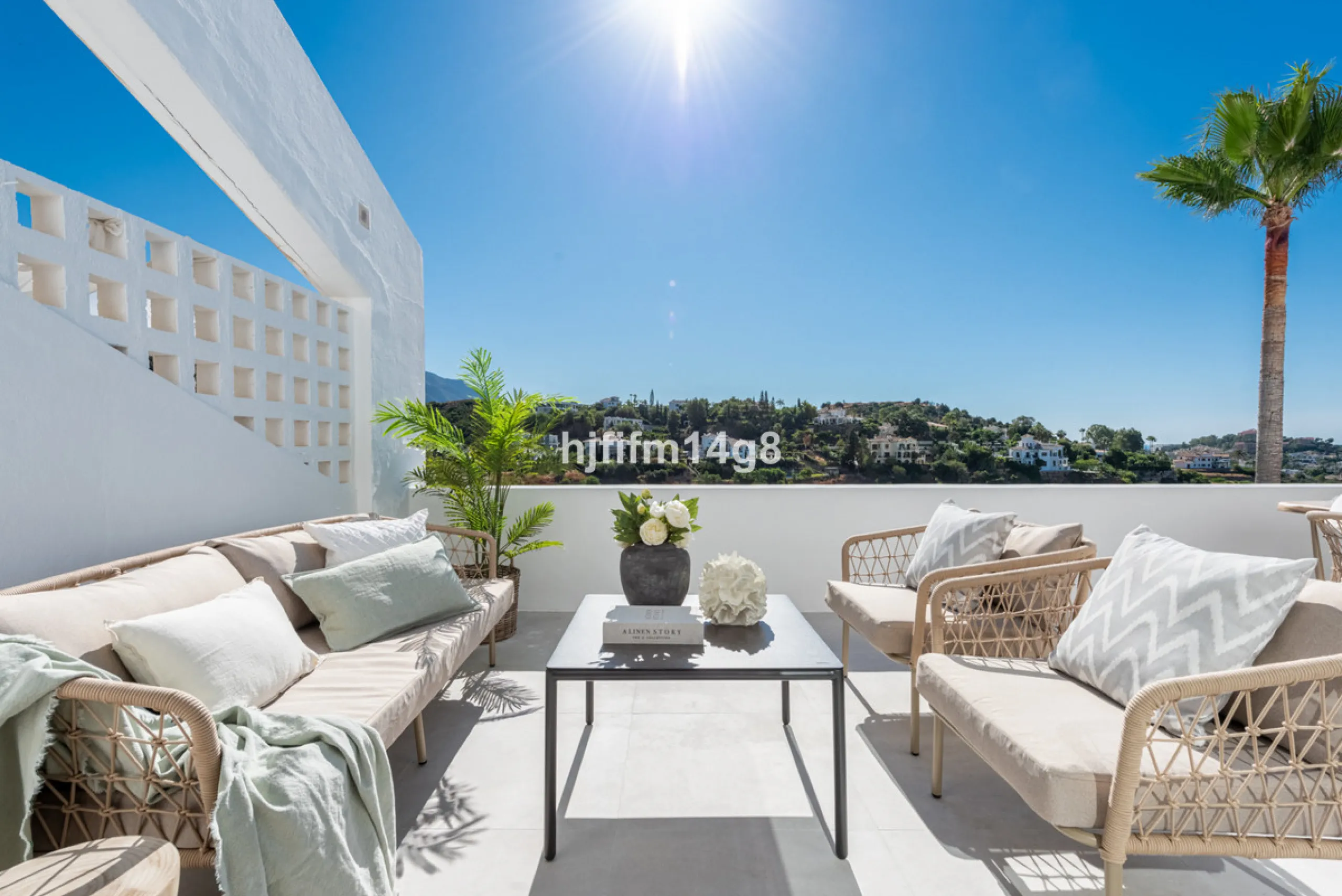 Apartment - Middle Floor Apartment в продаже в Benahavís, Málaga. В доме 3 спален и 2 ванных комнат. Площадь дома 86 м²