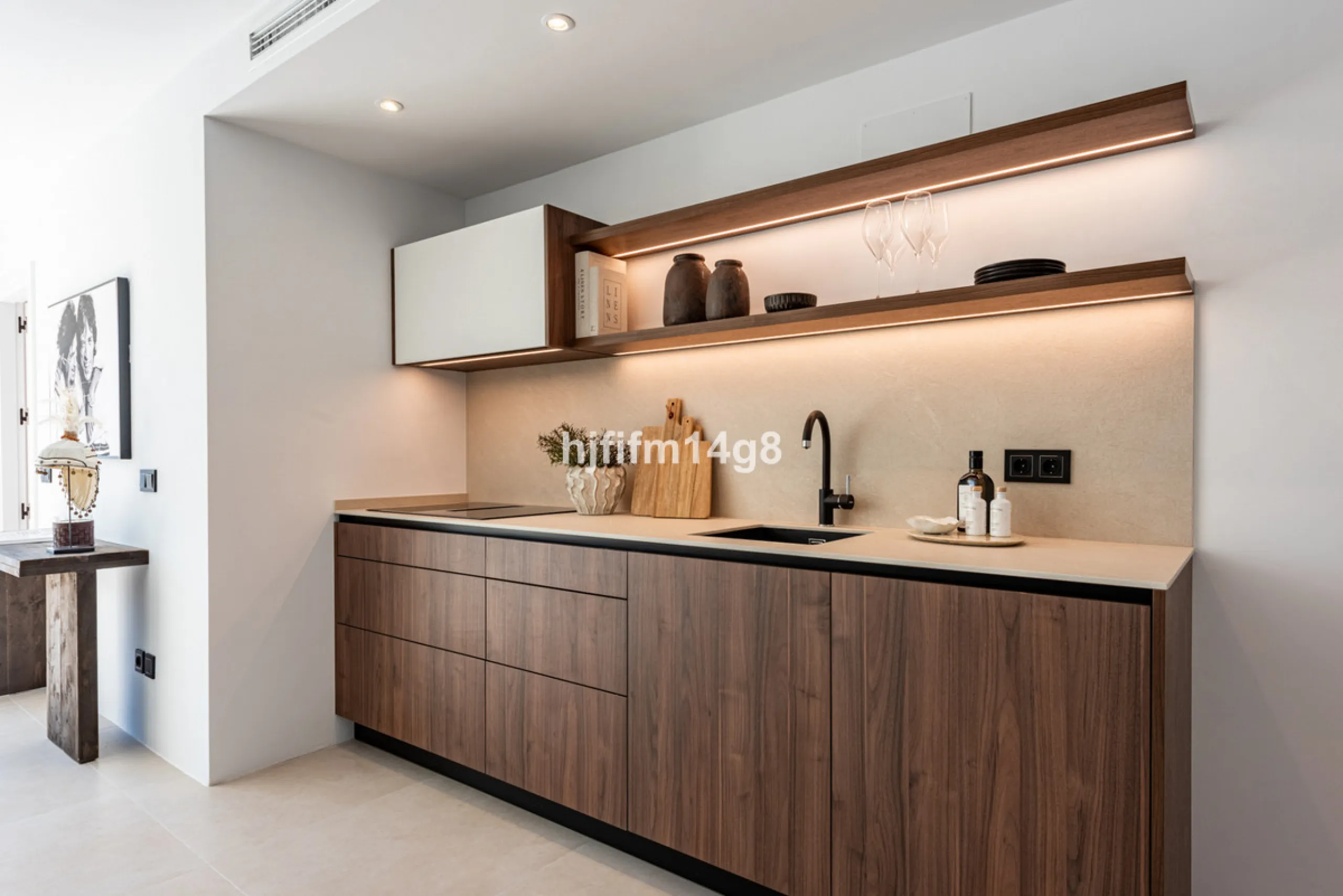 Apartment - Middle Floor Apartment в продаже в Benahavís, Málaga. В доме 3 спален и 2 ванных комнат. Площадь дома 86 м²