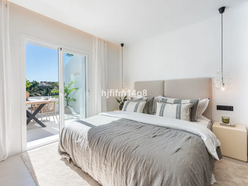 Apartment - Middle Floor Apartment в продаже в Benahavís, Málaga. В доме 3 спален и 2 ванных комнат. Площадь дома 86 м²