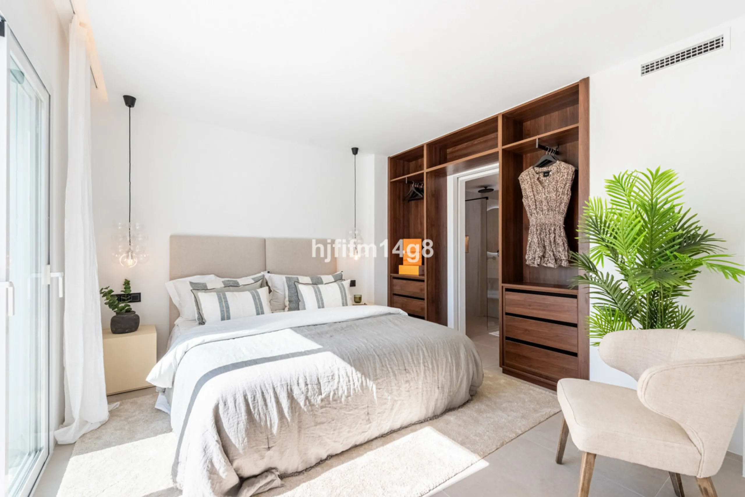 Apartment - Middle Floor Apartment в продаже в Benahavís, Málaga. В доме 3 спален и 2 ванных комнат. Площадь дома 86 м²