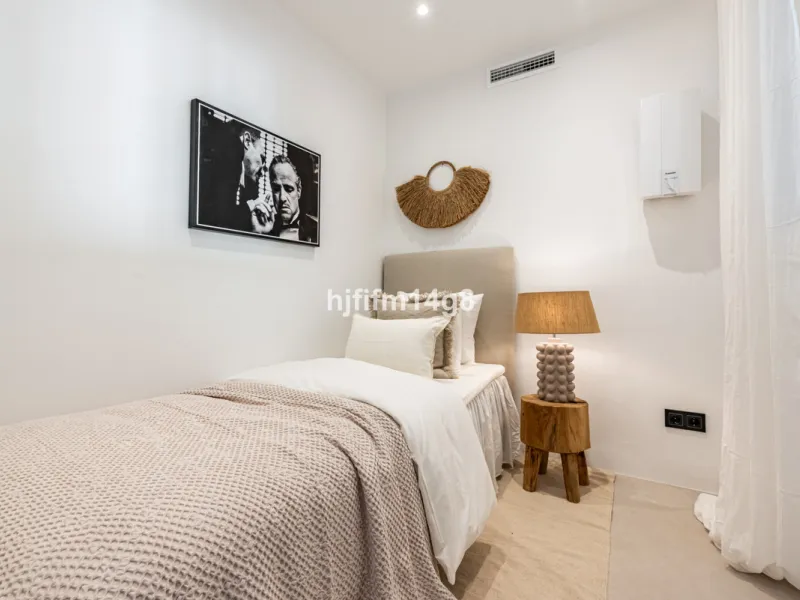 Apartment - Middle Floor Apartment в продаже в Benahavís, Málaga. В доме 3 спален и 2 ванных комнат. Площадь дома 86 м²