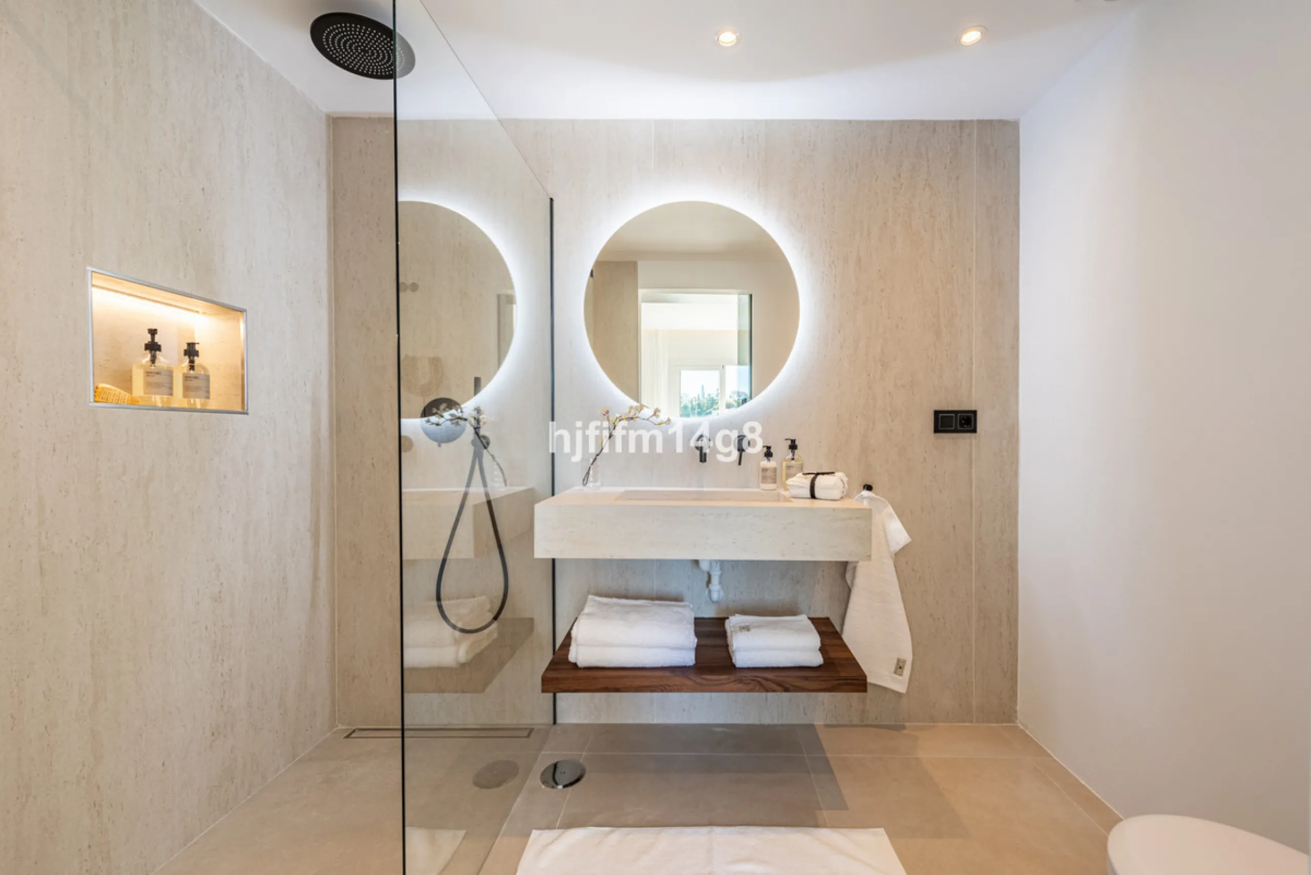 Apartment - Middle Floor Apartment в продаже в Benahavís, Málaga. В доме 3 спален и 2 ванных комнат. Площадь дома 86 м²