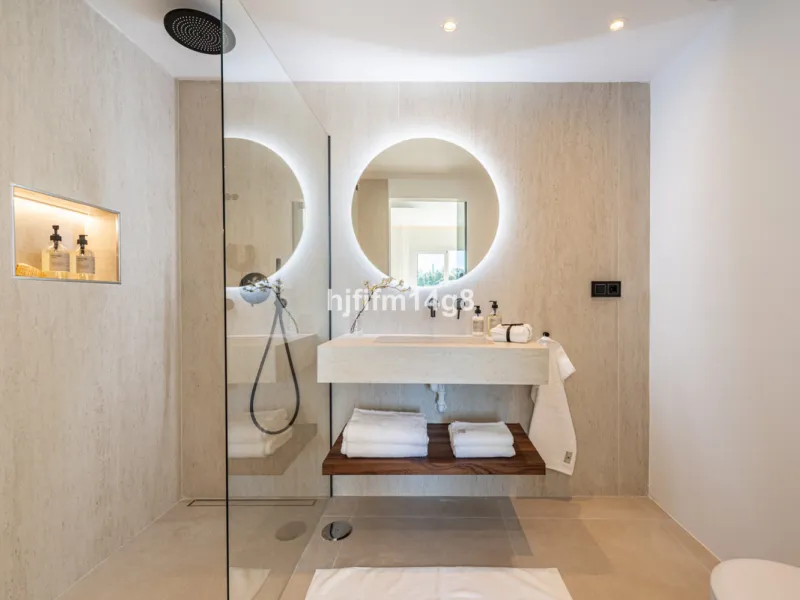 Apartment - Middle Floor Apartment в продаже в Benahavís, Málaga. В доме 3 спален и 2 ванных комнат. Площадь дома 86 м²