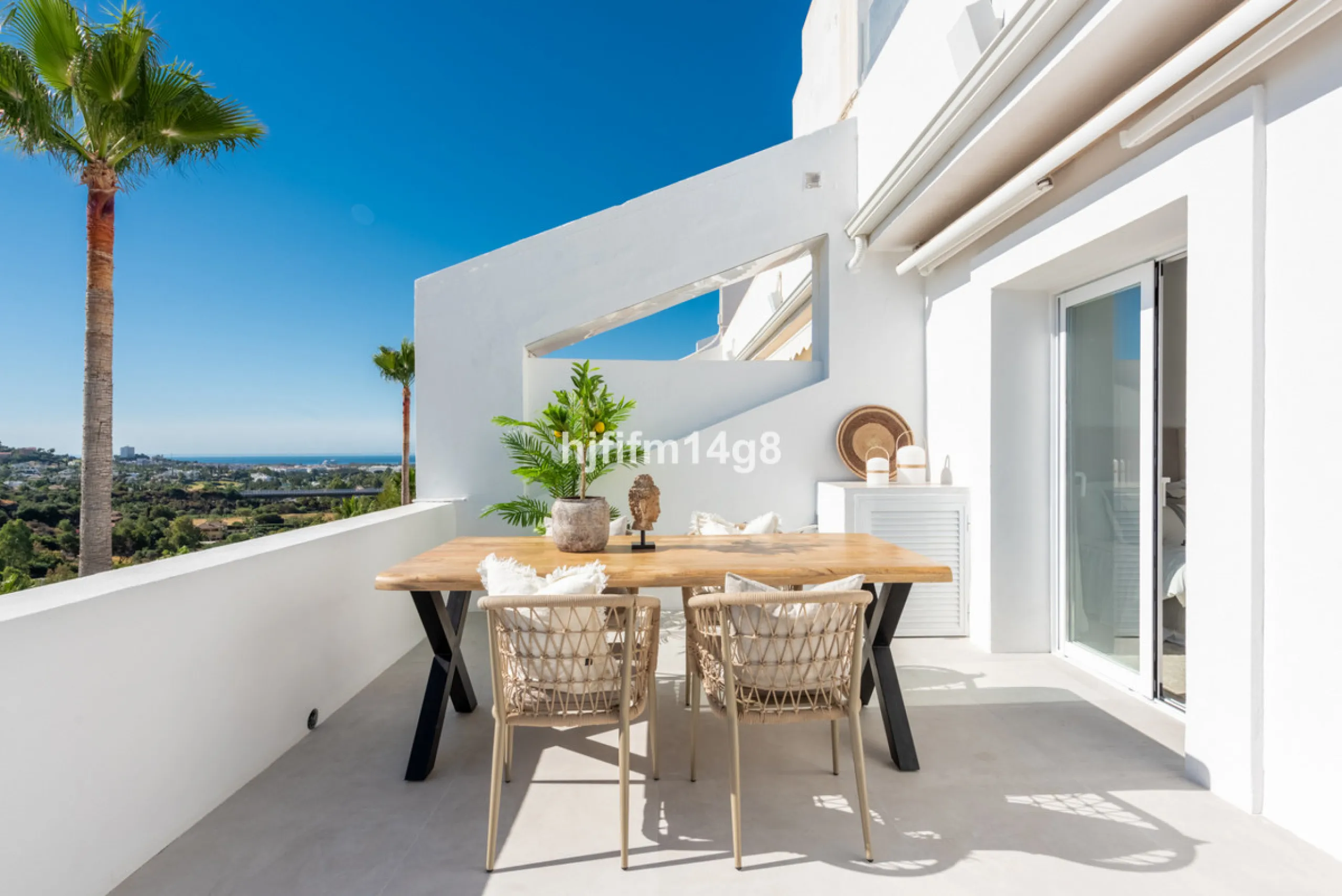 Apartment - Middle Floor Apartment в продаже в Benahavís, Málaga. В доме 3 спален и 2 ванных комнат. Площадь дома 86 м²