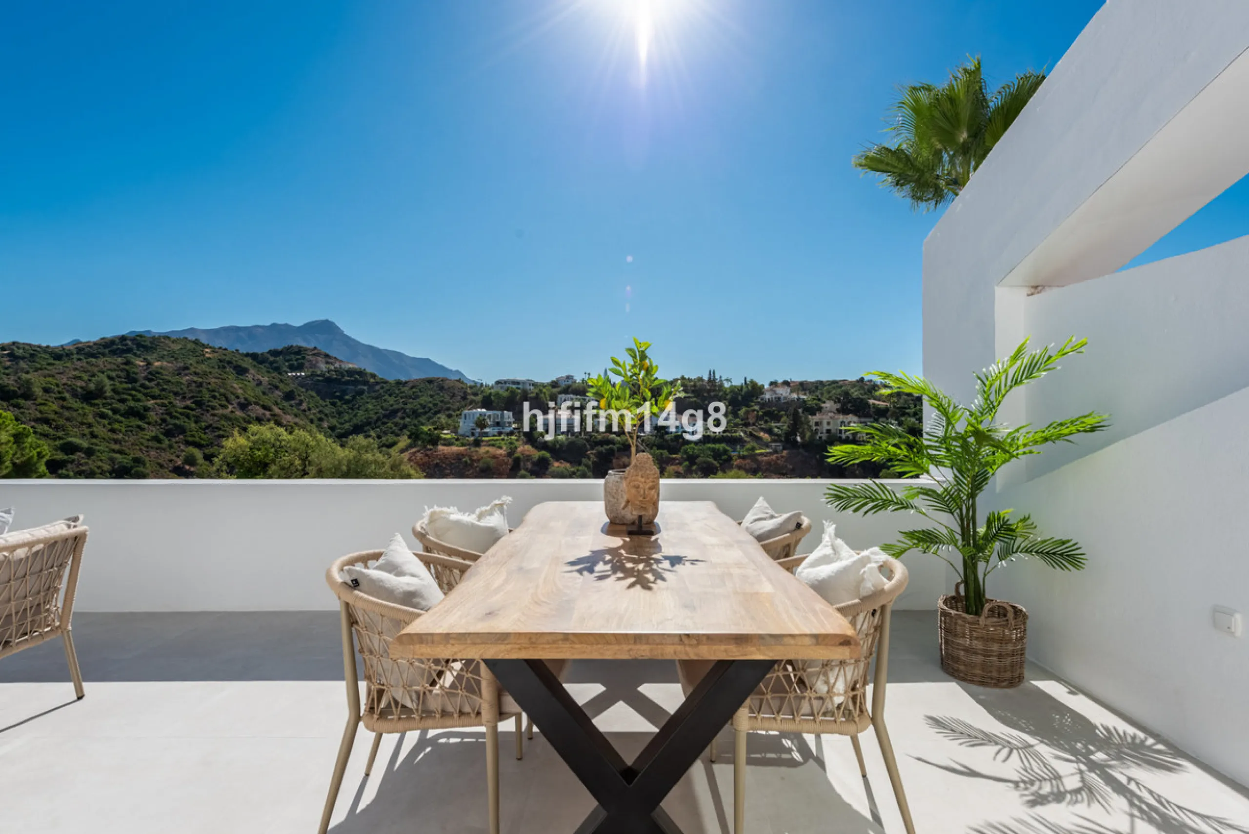 Apartment - Middle Floor Apartment в продаже в Benahavís, Málaga. В доме 3 спален и 2 ванных комнат. Площадь дома 86 м²