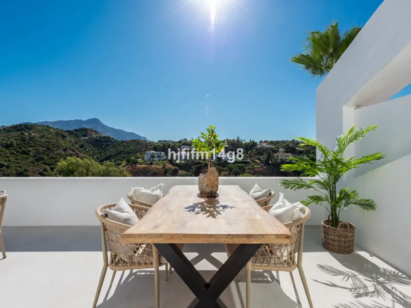 Apartment - Middle Floor Apartment в продаже в Benahavís, Málaga. В доме 3 спален и 2 ванных комнат. Площадь дома 86 м²