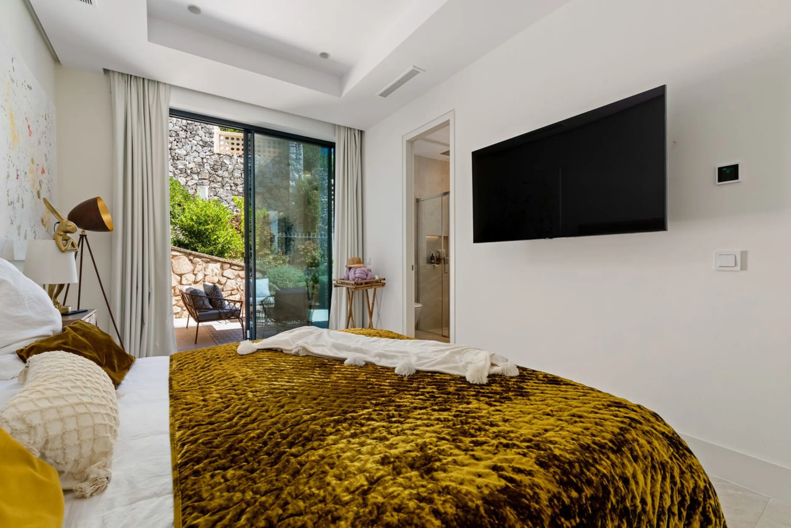 Marbella – Exceptional Contemporary Villa, Sold Furnished, in the Exclusive Rio Real Area, Next to the Golf