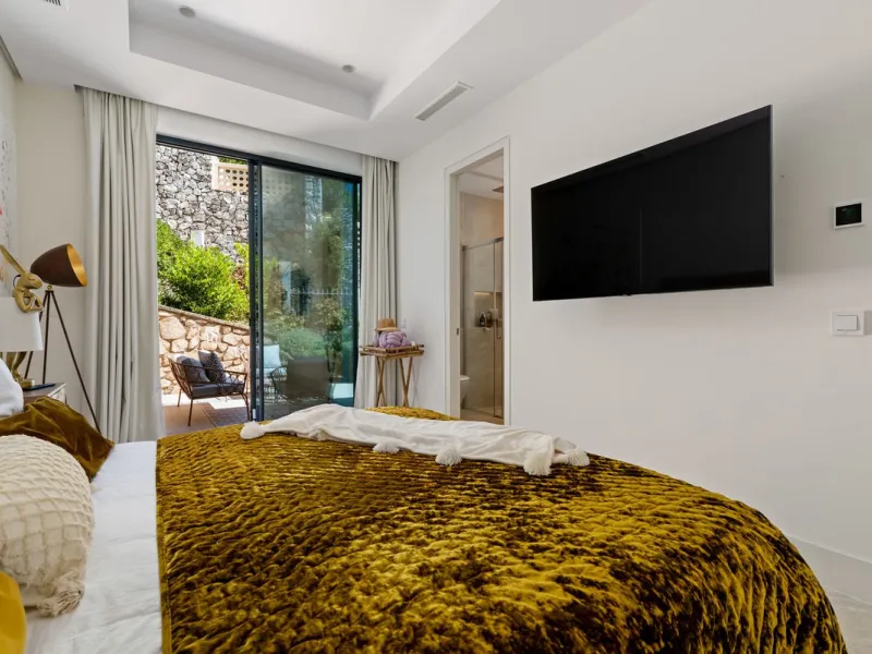 Marbella – Exceptional Contemporary Villa, Sold Furnished, in the Exclusive Rio Real Area, Next to the Golf