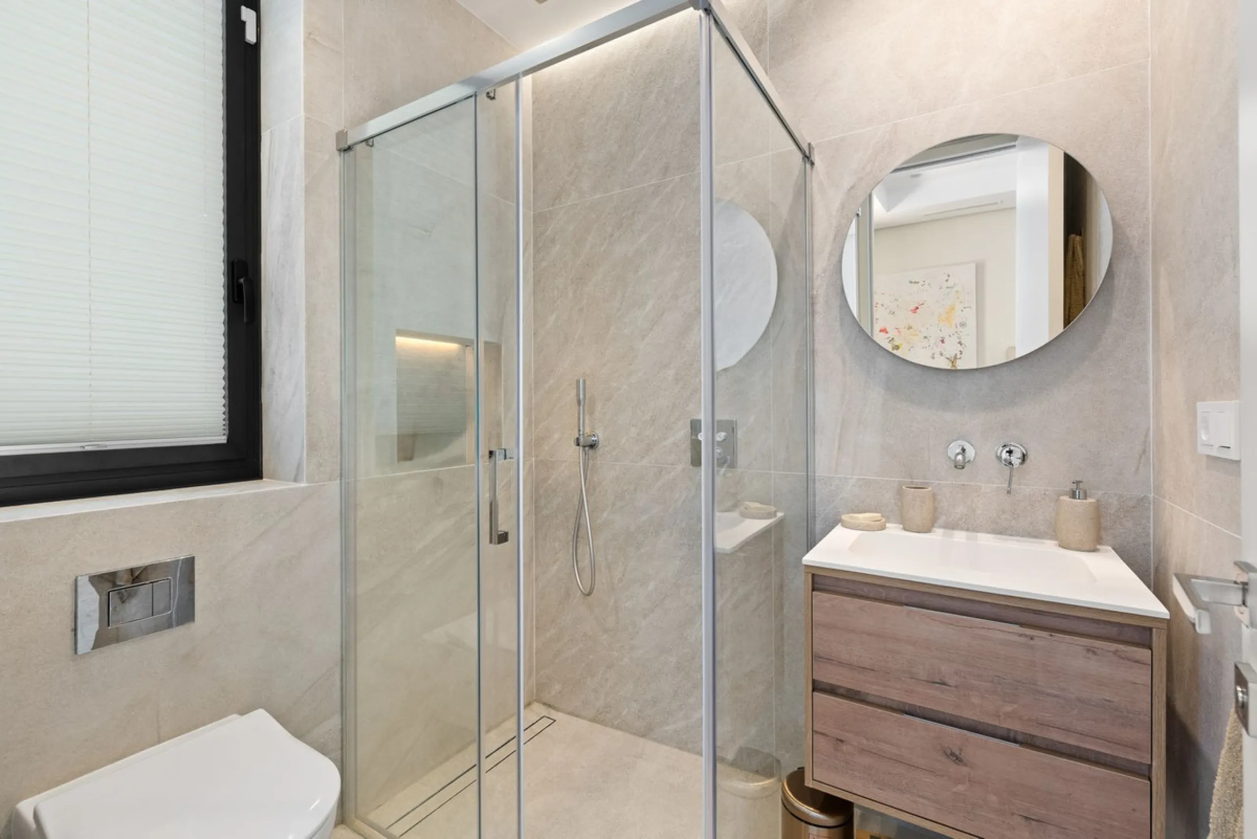 Marbella – Exceptional Contemporary Villa, Sold Furnished, in the Exclusive Rio Real Area, Next to the Golf