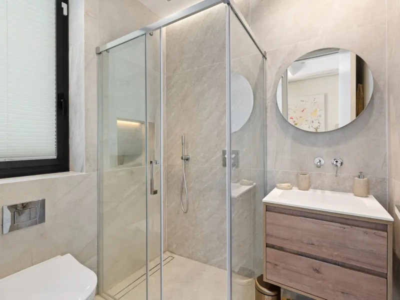 Marbella – Exceptional Contemporary Villa, Sold Furnished, in the Exclusive Rio Real Area, Next to the Golf