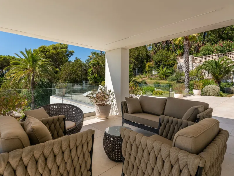 Marbella – Exceptional Contemporary Villa, Sold Furnished, in the Exclusive Rio Real Area, Next to the Golf