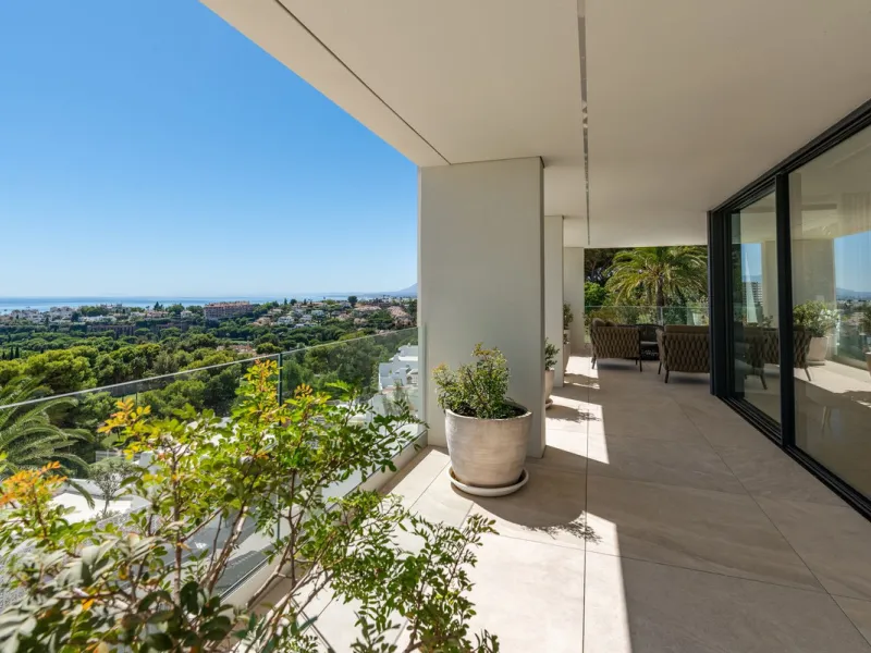 Marbella – Exceptional Contemporary Villa, Sold Furnished, in the Exclusive Rio Real Area, Next to the Golf