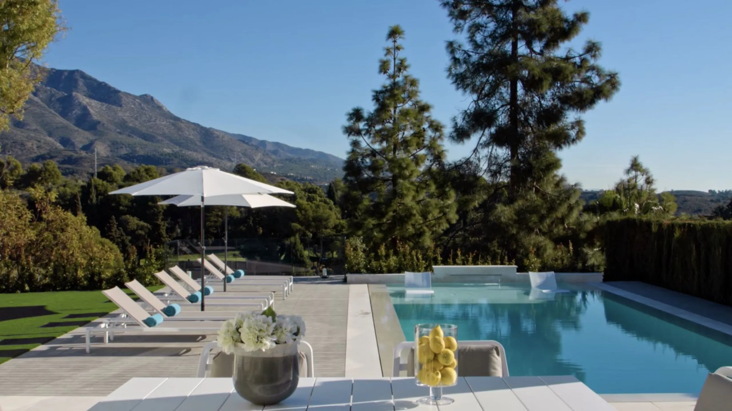 Welcome to Villa Celesta, an architectural masterpiece elevated 5 meters above the prestigious Aloha golf course, offering breathtaking, uninterrupted views of the iconic La Concha mountain.