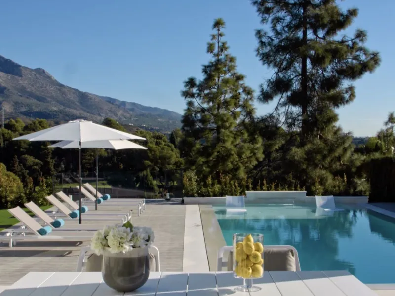 Welcome to Villa Celesta, an architectural masterpiece elevated 5 meters above the prestigious Aloha golf course, offering breathtaking, uninterrupted views of the iconic La Concha mountain.