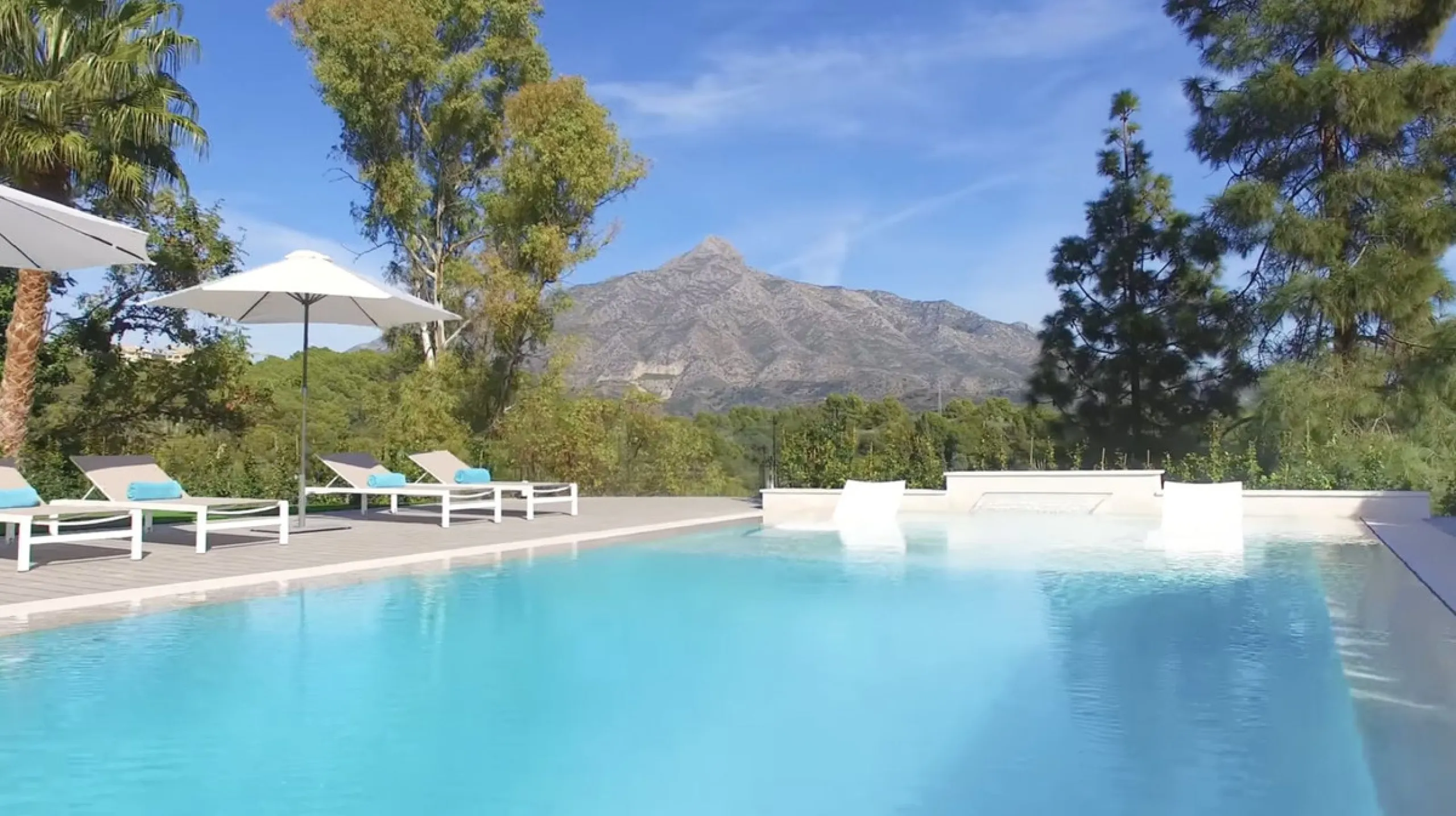 Welcome to Villa Celesta, an architectural masterpiece elevated 5 meters above the prestigious Aloha golf course, offering breathtaking, uninterrupted views of the iconic La Concha mountain.