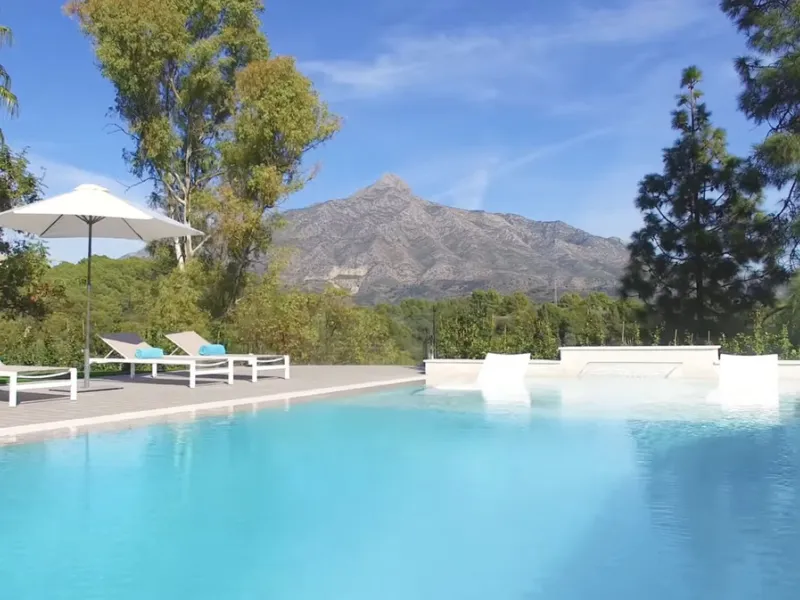 Welcome to Villa Celesta, an architectural masterpiece elevated 5 meters above the prestigious Aloha golf course, offering breathtaking, uninterrupted views of the iconic La Concha mountain.