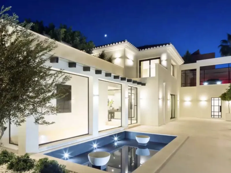 Welcome to Villa Celesta, an architectural masterpiece elevated 5 meters above the prestigious Aloha golf course, offering breathtaking, uninterrupted views of the iconic La Concha mountain.