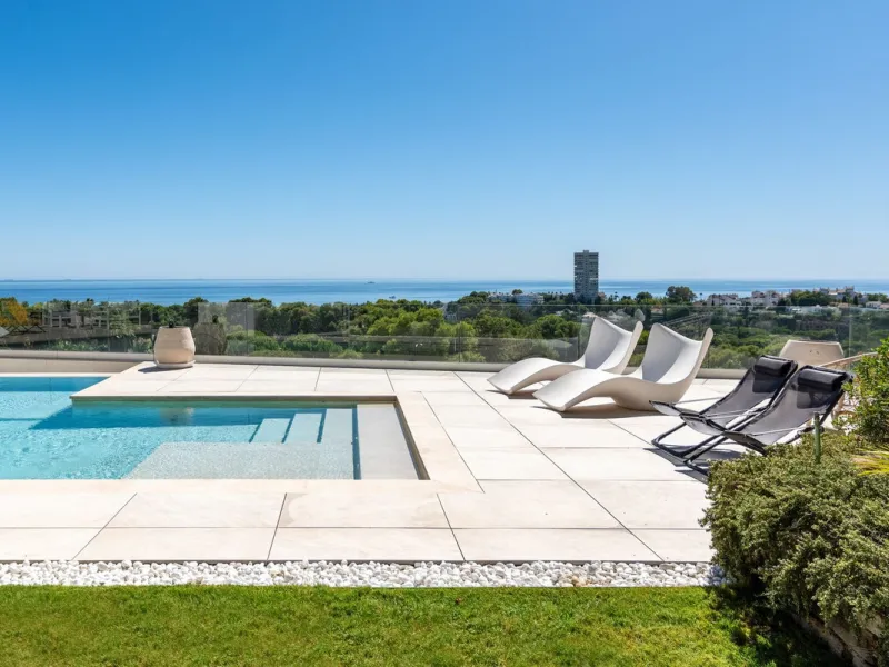 Marbella – Exceptional Contemporary Villa, Sold Furnished, in the Exclusive Rio Real Area, Next to the Golf