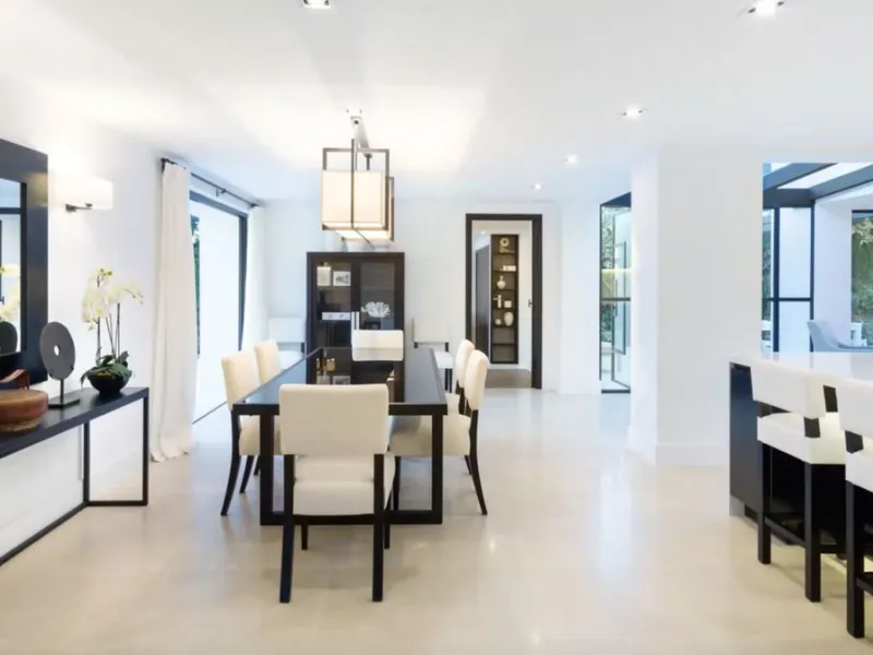 Welcome to Villa Celesta, an architectural masterpiece elevated 5 meters above the prestigious Aloha golf course, offering breathtaking, uninterrupted views of the iconic La Concha mountain.