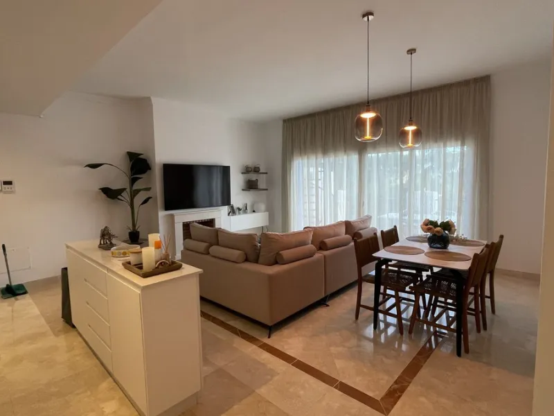 3-Bedroom Apartment with sew view in Paraiso Pueblo, El Paraiso, Benahavis