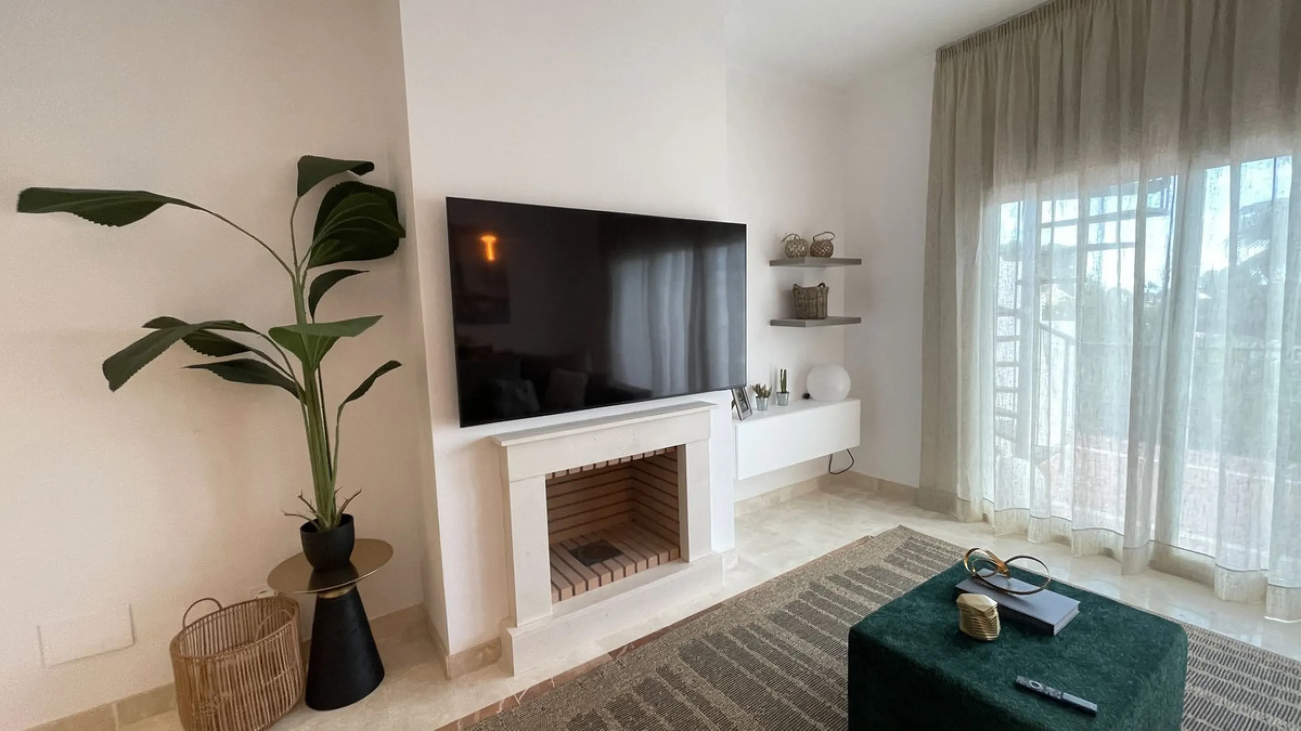 3-Bedroom Apartment with sew view in Paraiso Pueblo, El Paraiso, Benahavis