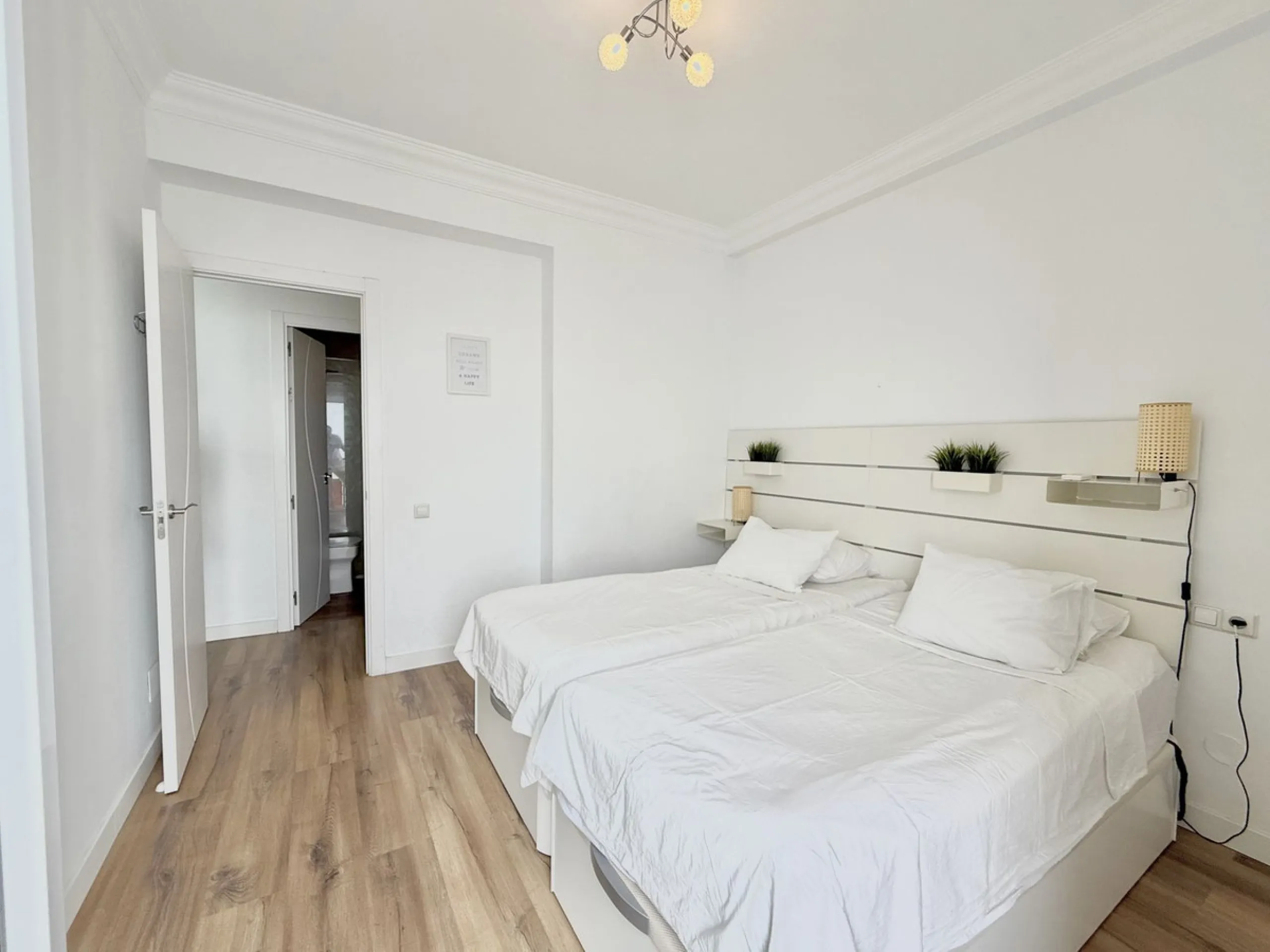 Apartment - Top Floor Apartment в продаже в Fuengirola, Málaga. В доме 2 спален и 1 ванных комнат. Площадь дома 59 м²
