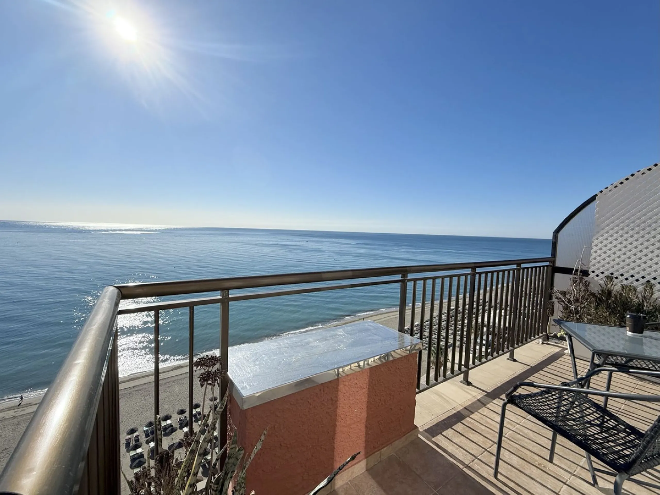Apartment - Top Floor Apartment в продаже в Fuengirola, Málaga. В доме 2 спален и 1 ванных комнат. Площадь дома 59 м²
