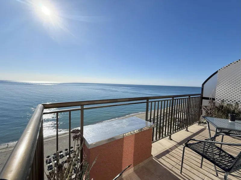 Apartment - Top Floor Apartment в продаже в Fuengirola, Málaga. В доме 2 спален и 1 ванных комнат. Площадь дома 59 м²