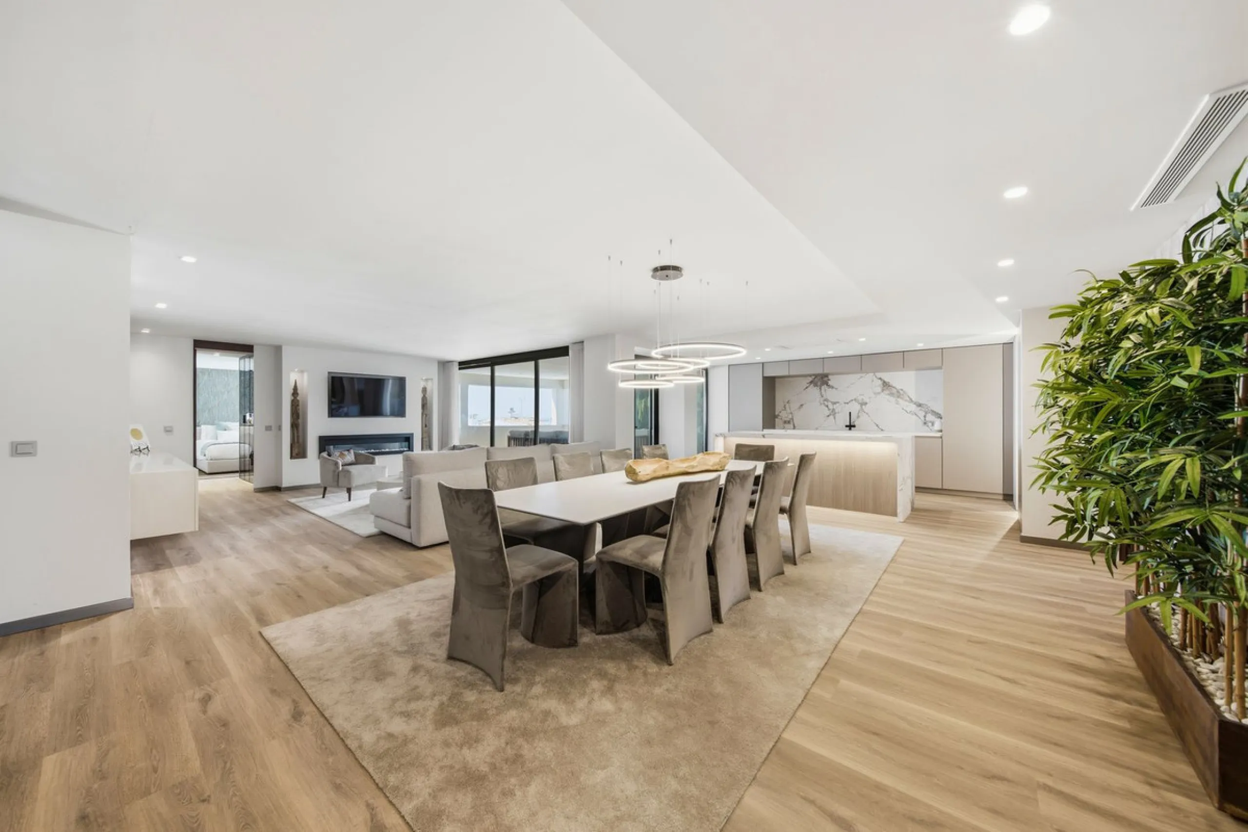 Experience Iconic Luxury Living in the Heart of Puerto Banús