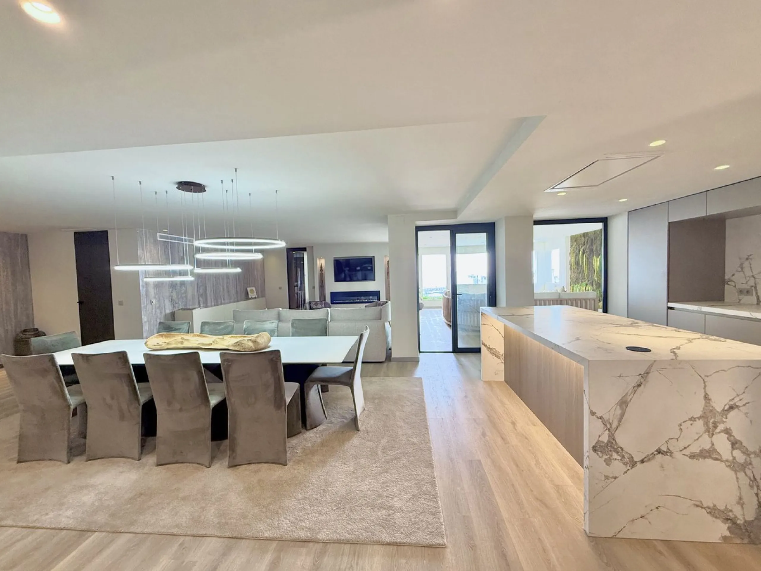 Experience Iconic Luxury Living in the Heart of Puerto Banús