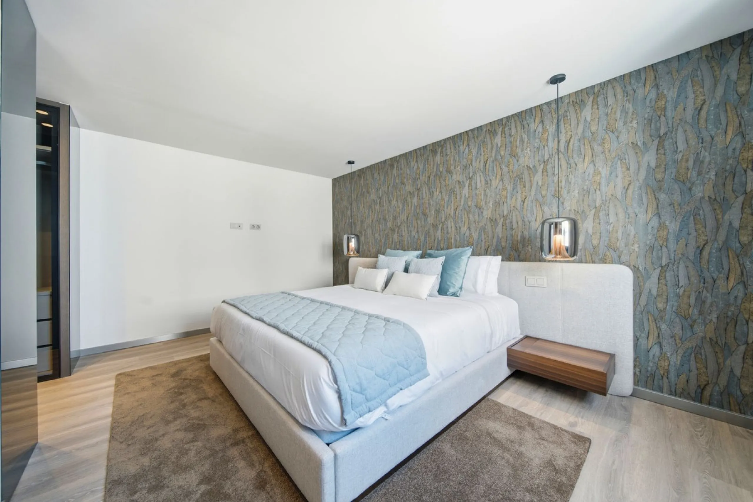 Experience Iconic Luxury Living in the Heart of Puerto Banús