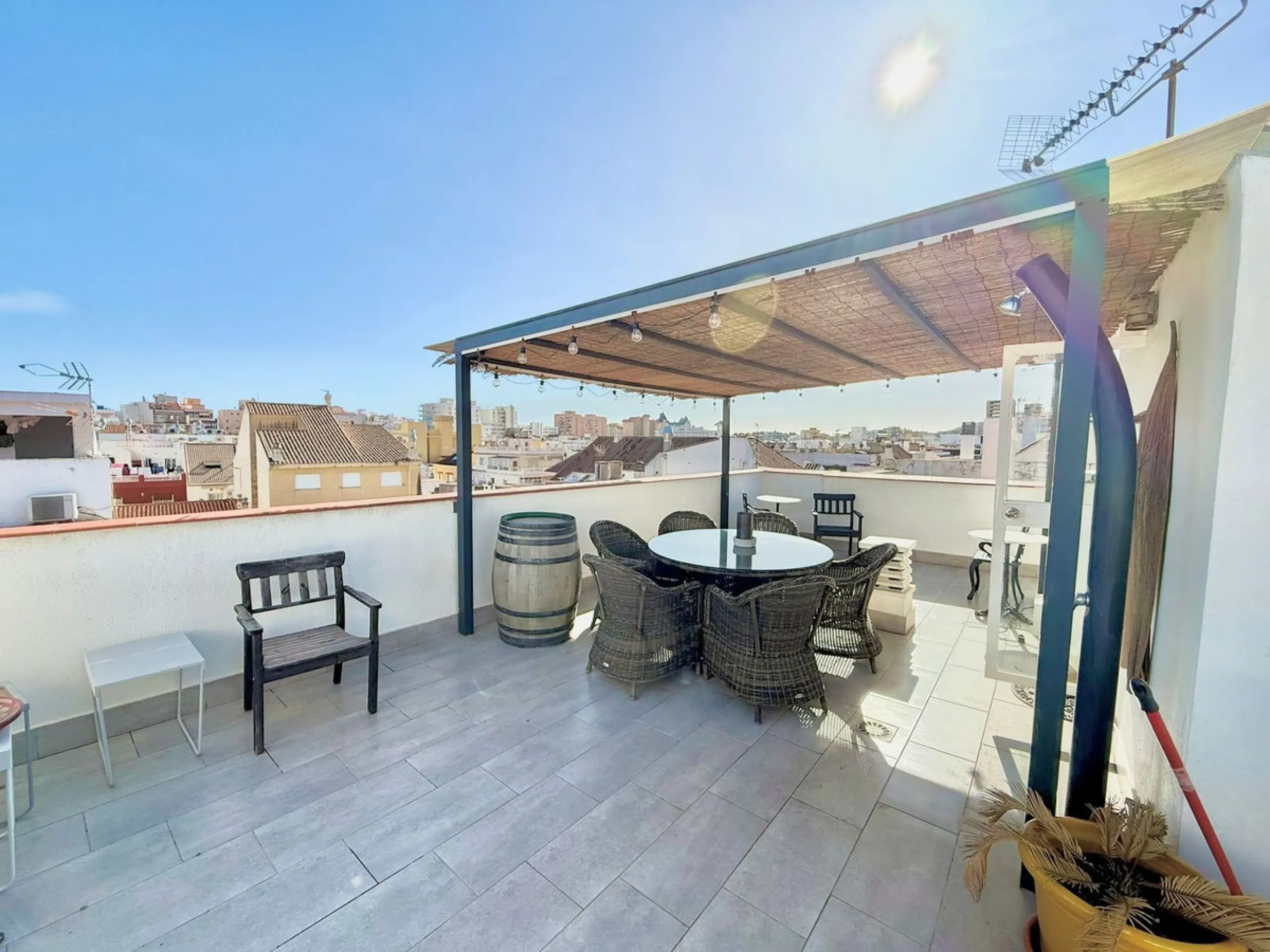 Apartment - Penthouse в продаже в Fuengirola, Málaga. В доме 3 спален и 2 ванных комнат. Площадь дома 118 м²