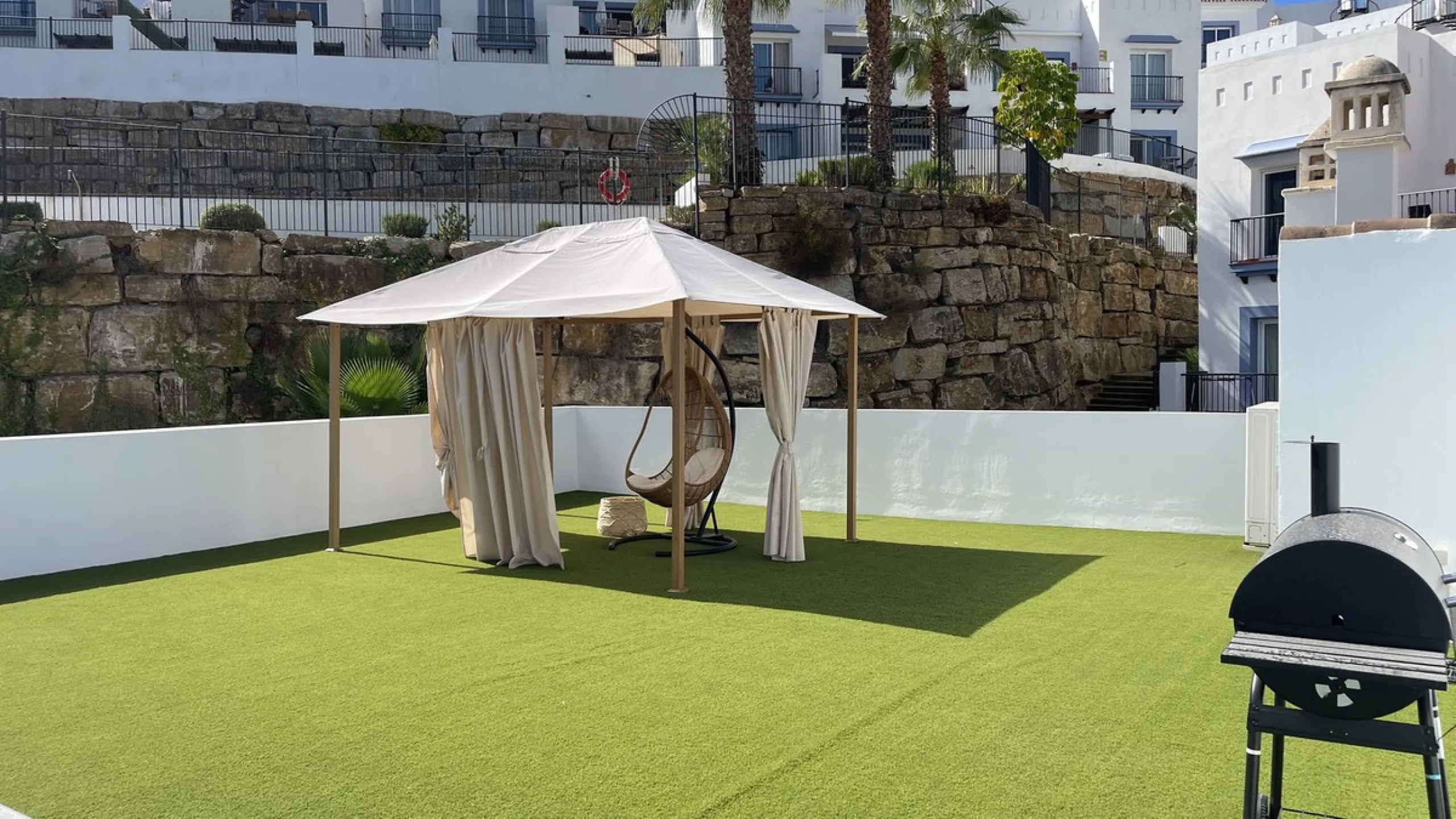 3-Bedroom Apartment with sew view in Paraiso Pueblo, El Paraiso, Benahavis