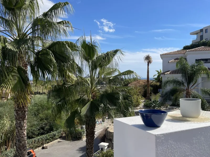 3-Bedroom Apartment with sew view in Paraiso Pueblo, El Paraiso, Benahavis