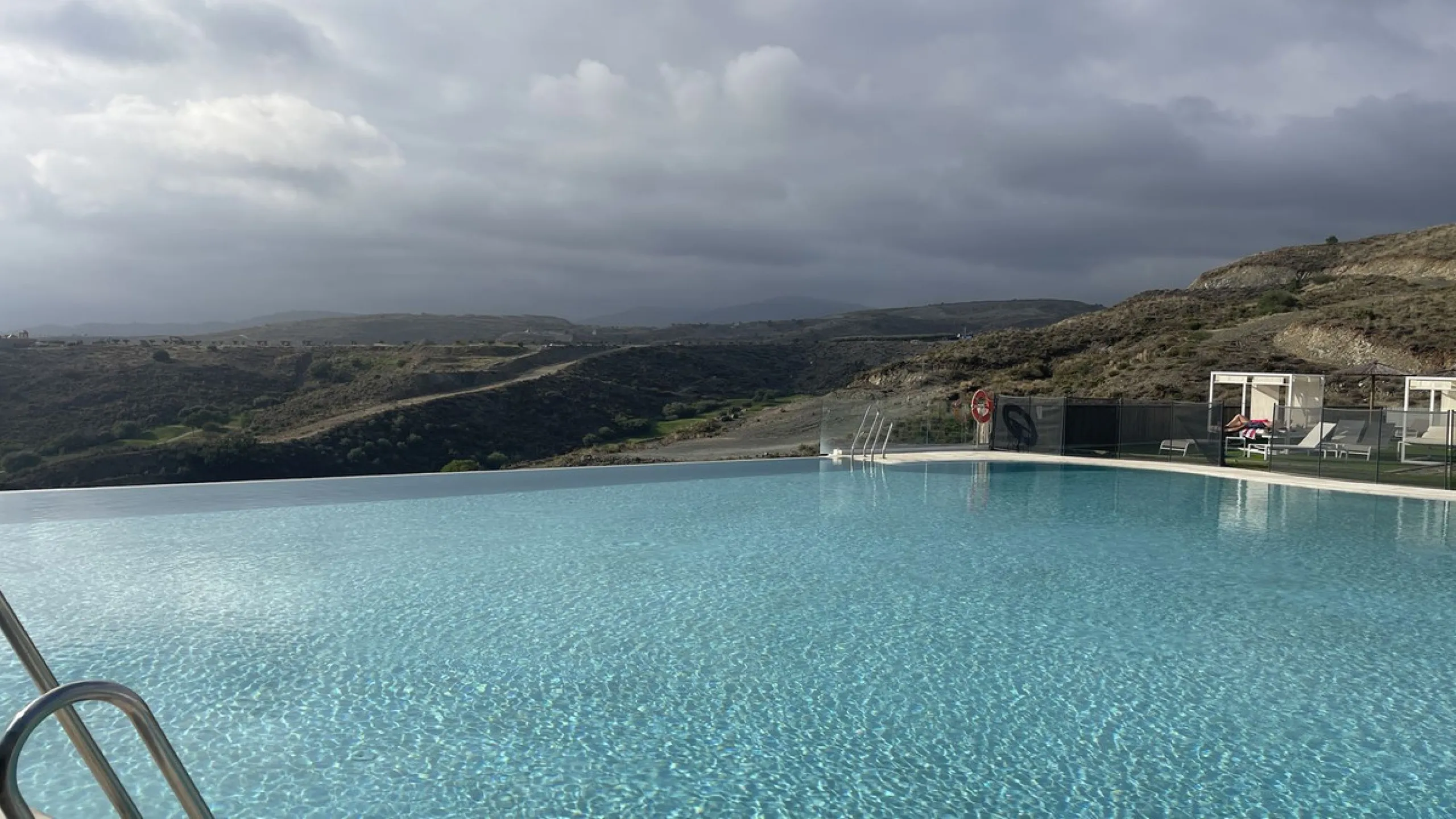 3-Bedroom Apartment with sew view in Paraiso Pueblo, El Paraiso, Benahavis