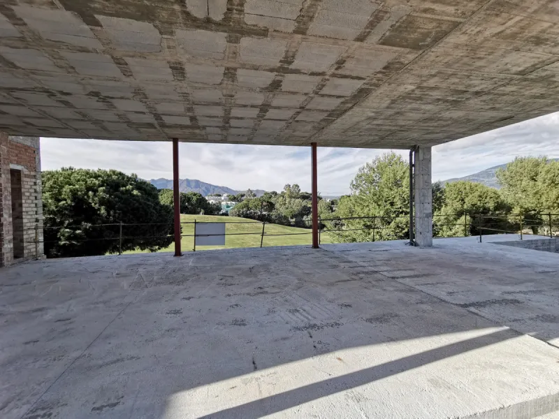 INVESTMENT OPPORTUNITY. One off chance to buy at rock-bottom price this large golf front villa overlooking the beautiful Asia course, one of the 3 superb golf courses in La Cala Resort. Under construction as the the villa is with an estimate cost to compl