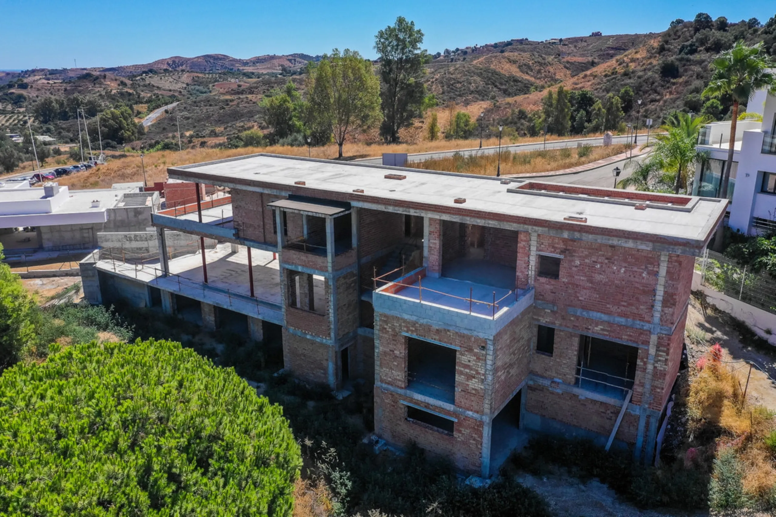 House - Detached Villa в продаже в Mijas, Málaga. В доме 6 спален и 6 ванных комнат. Площадь дома 642 м². Площадь участка 1263 м²