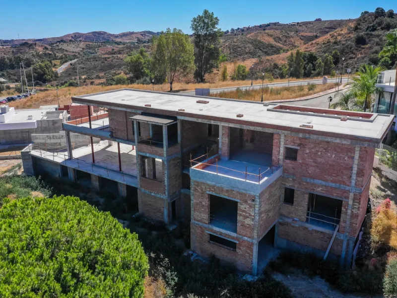 House - Detached Villa в продаже в Mijas, Málaga. В доме 6 спален и 6 ванных комнат. Площадь дома 642 м². Площадь участка 1263 м²