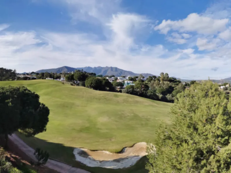 House - Detached Villa в продаже в Mijas, Málaga. В доме 6 спален и 6 ванных комнат. Площадь дома 642 м². Площадь участка 1263 м²