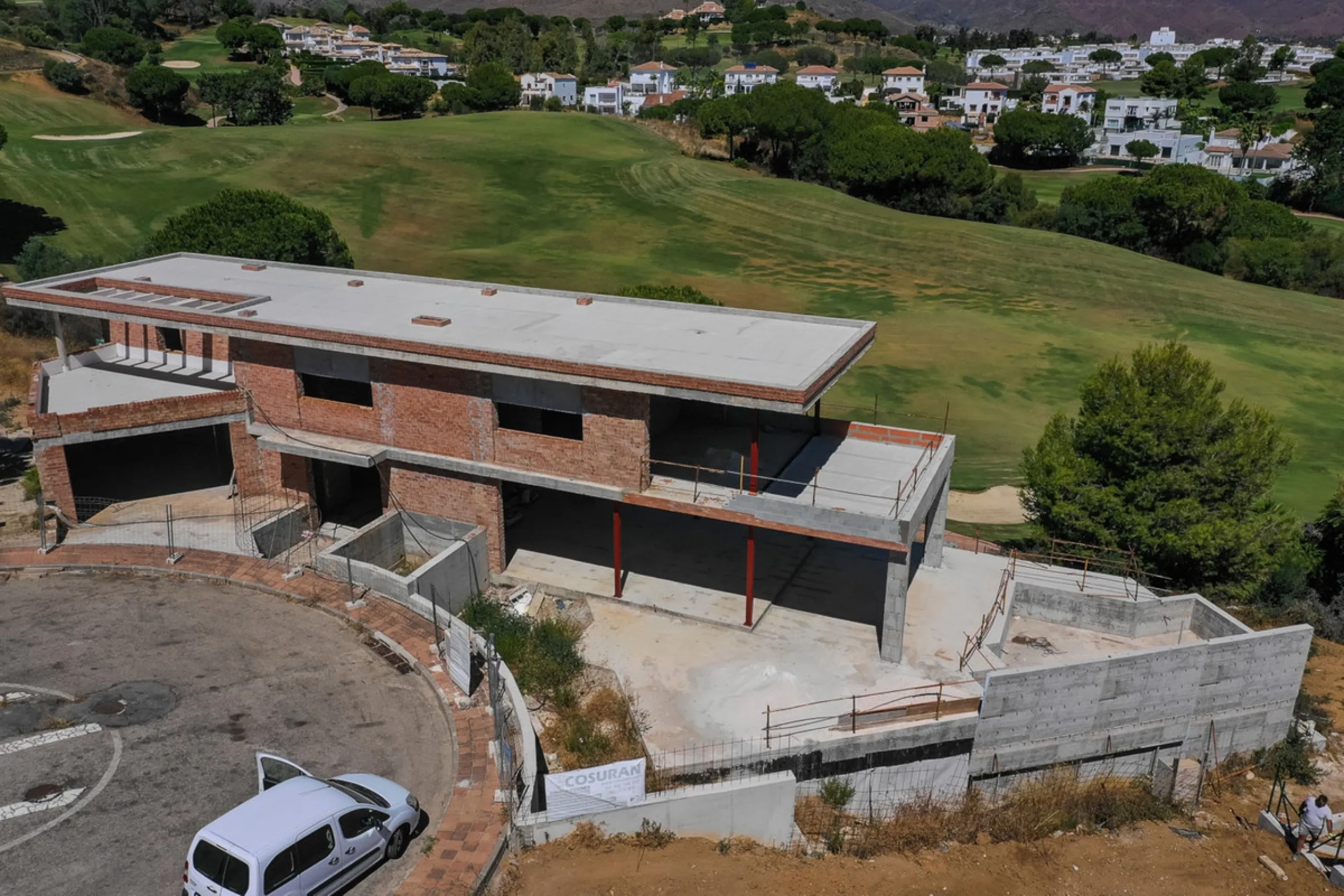 House - Detached Villa в продаже в Mijas, Málaga. В доме 6 спален и 6 ванных комнат. Площадь дома 642 м². Площадь участка 1263 м²