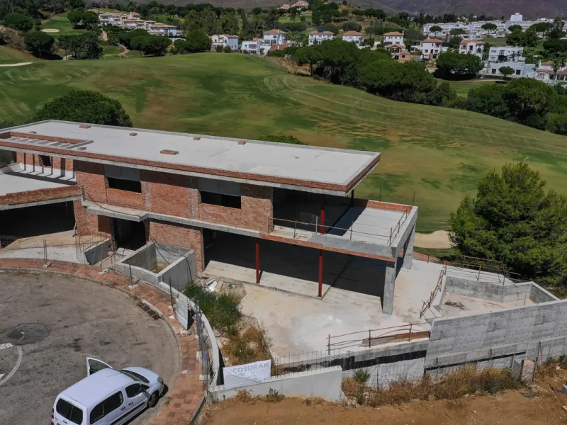House - Detached Villa в продаже в Mijas, Málaga. В доме 6 спален и 6 ванных комнат. Площадь дома 642 м². Площадь участка 1263 м²