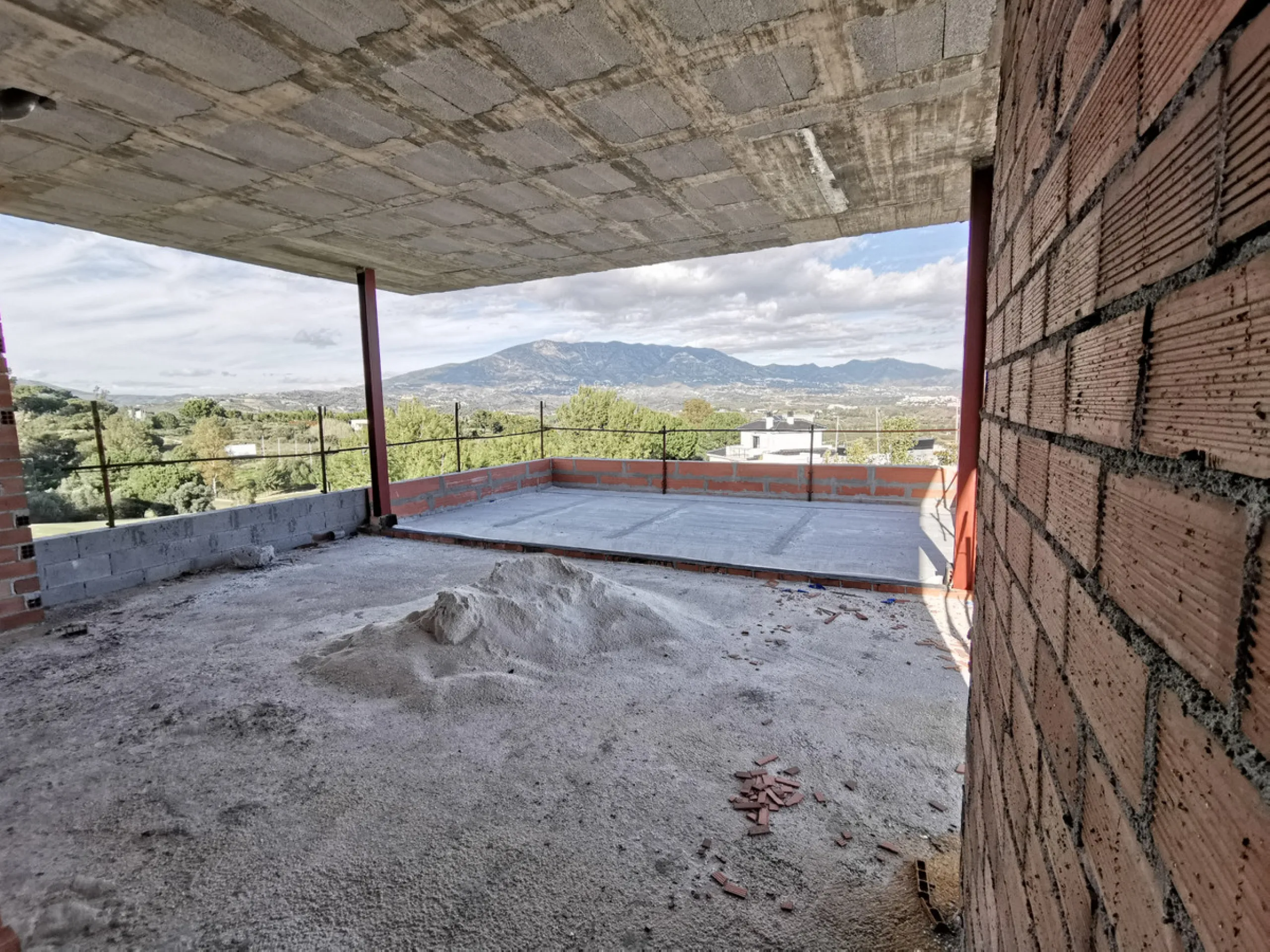 House - Detached Villa в продаже в Mijas, Málaga. В доме 6 спален и 6 ванных комнат. Площадь дома 642 м². Площадь участка 1263 м²