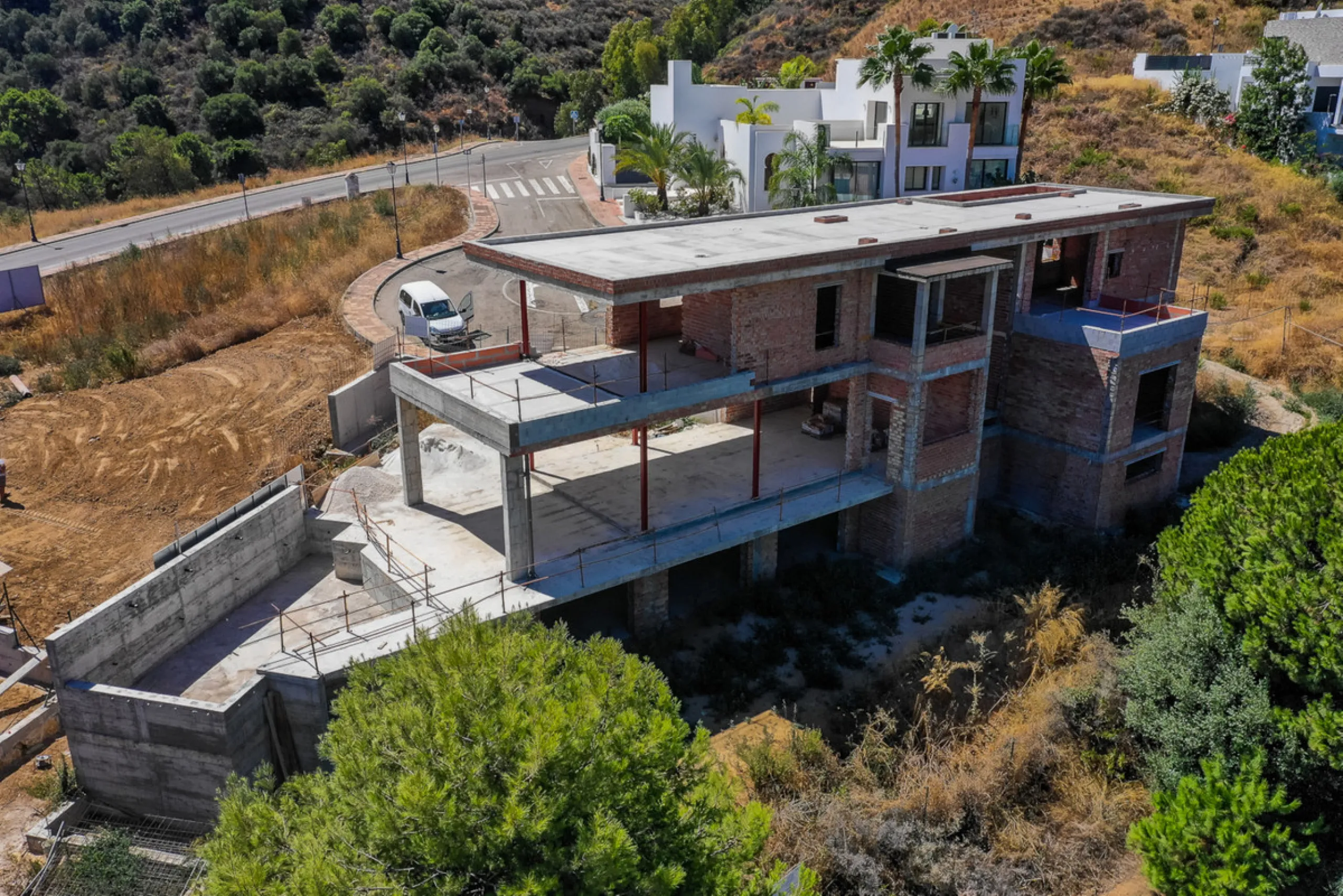 House - Detached Villa в продаже в Mijas, Málaga. В доме 6 спален и 6 ванных комнат. Площадь дома 642 м². Площадь участка 1263 м²