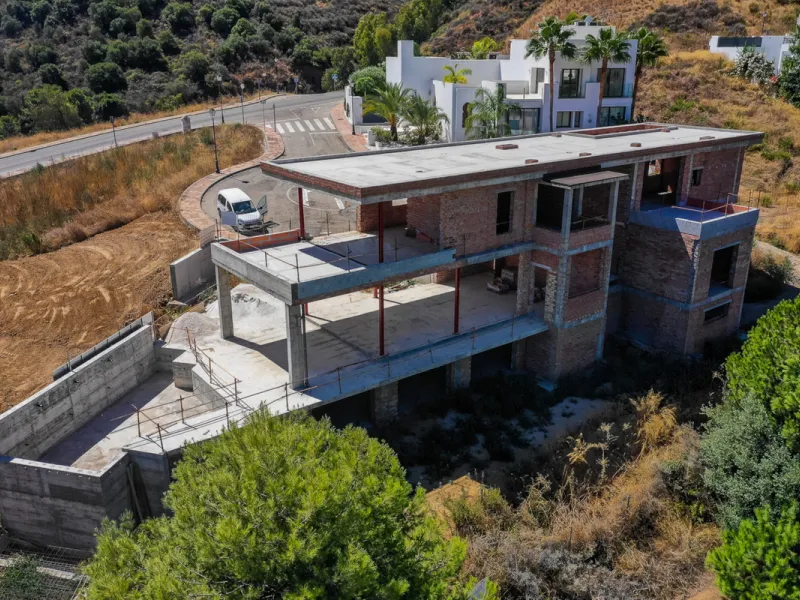 House - Detached Villa в продаже в Mijas, Málaga. В доме 6 спален и 6 ванных комнат. Площадь дома 642 м². Площадь участка 1263 м²