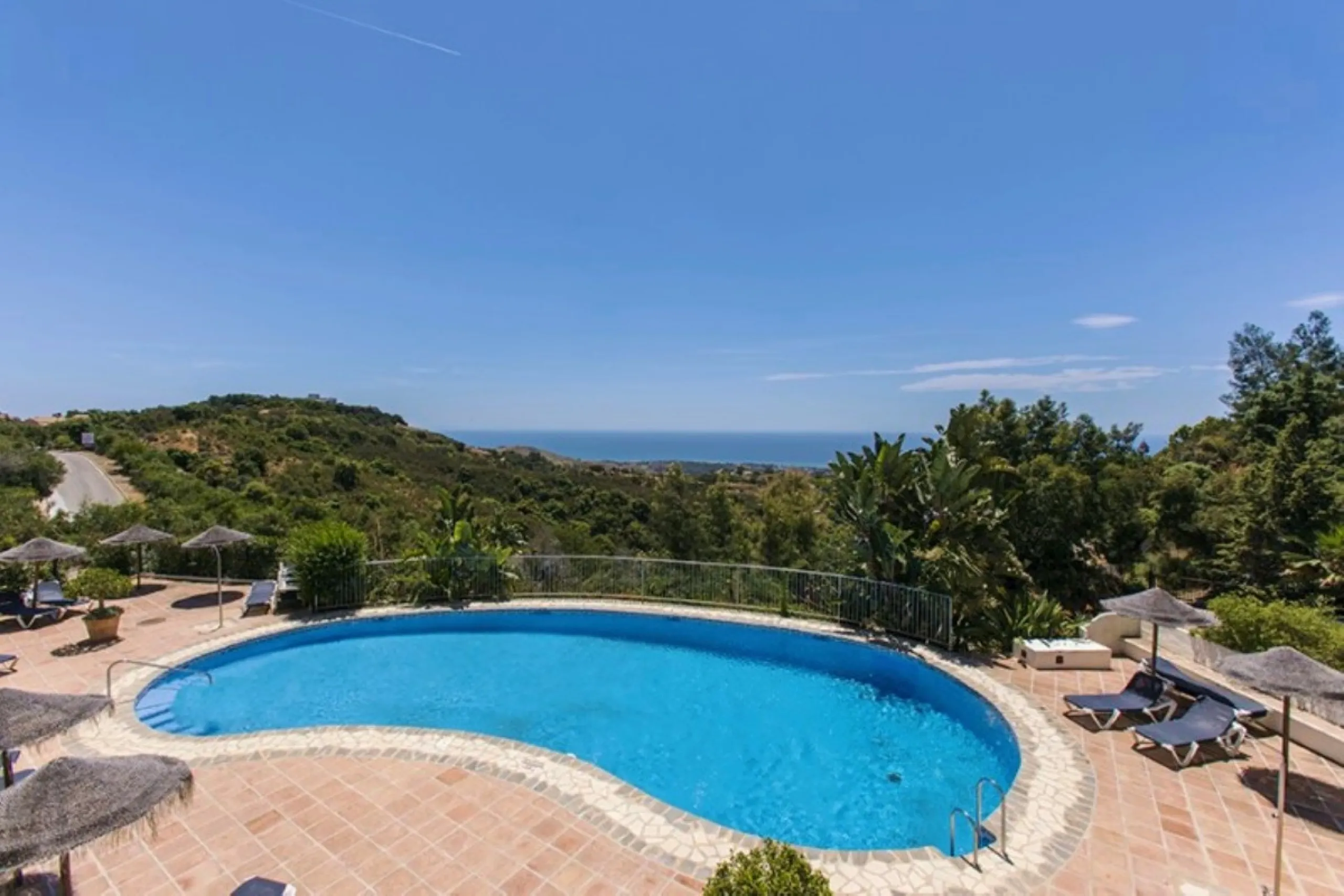 Apartment - Middle Floor Apartment в продаже в Marbella, Málaga. В доме 3 спален и 2 ванных комнат. Площадь дома 101 м²