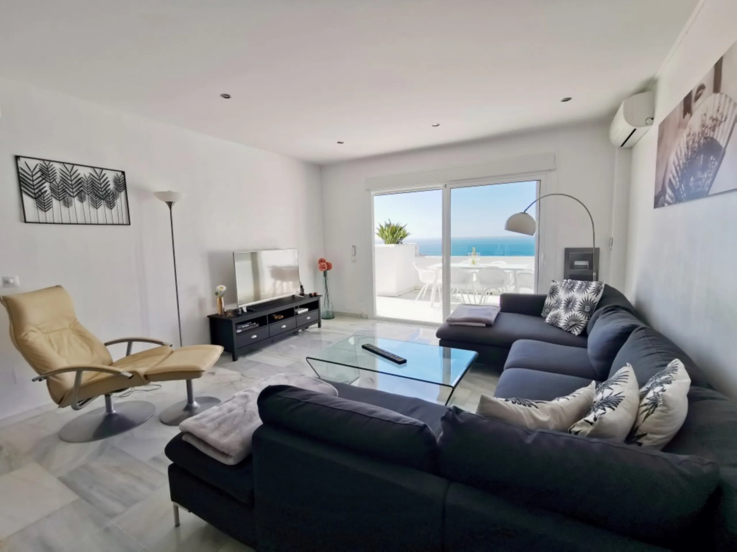 Apartment - Middle Floor Apartment в продаже в Marbella, Málaga. В доме 3 спален и 2 ванных комнат. Площадь дома 101 м²